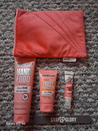 Soap and glory set - and,