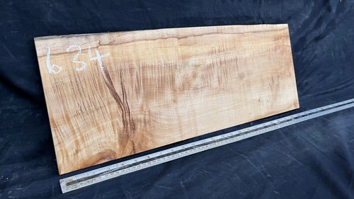 Rippled sycamore tone wood