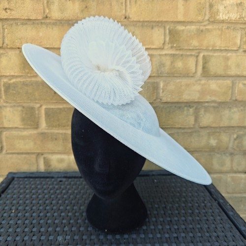 White flower wide brim large - white,