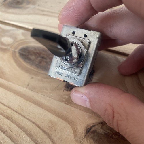 Lucas 31743e indicator - lucas, toggle