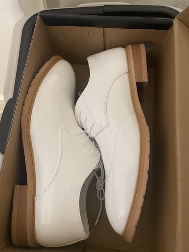 Mens white crocodile patterned