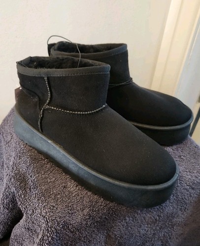 Lovely comfortable black faux - comfortable,