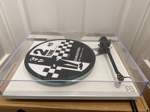 Rega planar turntable - planar, 3