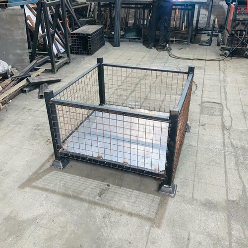 Stillage with mesh sides - stillage,