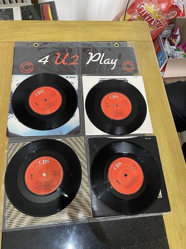 Cbs black and white labels - u2,