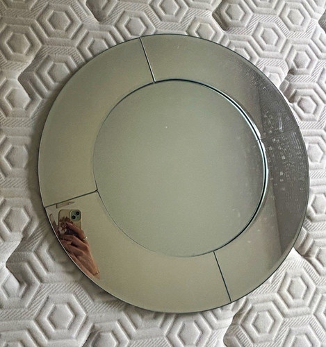 Round silver wall - round,