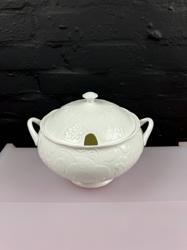 Wedgwood strawberry and vine - and,