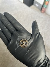 1x gold Flat back Charm. Junk