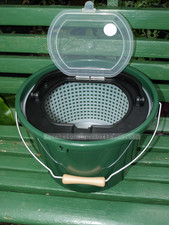 Live Bait Bucket with air pump