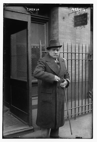 Photo:Caruso,men,gates,fences