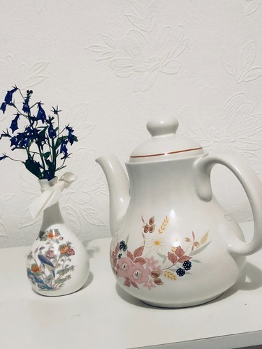 Hedge rose pottery