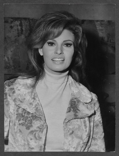 Raquel welch original - welch,
