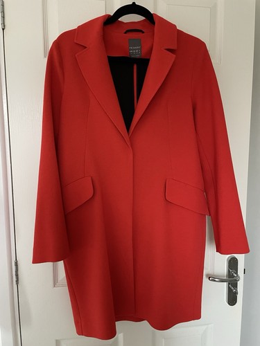 Primark bright red light