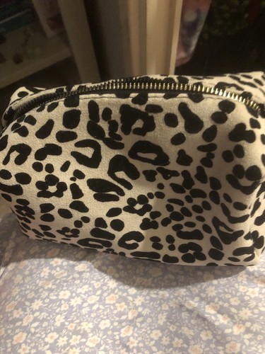 Leopard print make - bag, nwt