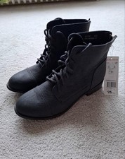 NEW Ladies F&F 6 Hole Lace Up