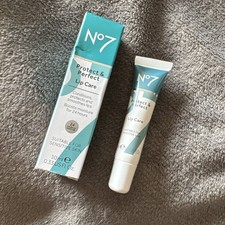 No 7 Protect and Perfect Lip