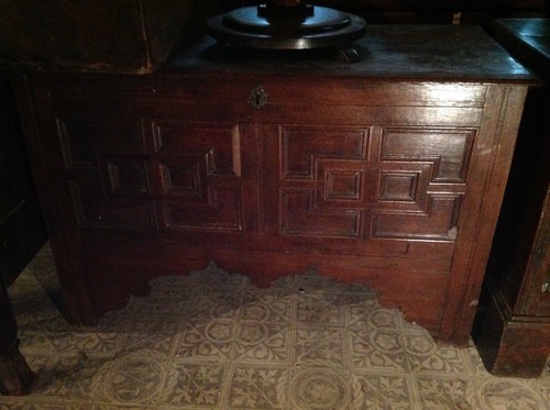 Early carved oak mule chest - early,