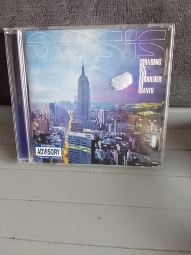 Oasis standing the shoulder - oasis, on