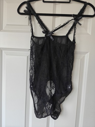 Nwot black lace open cup - open,