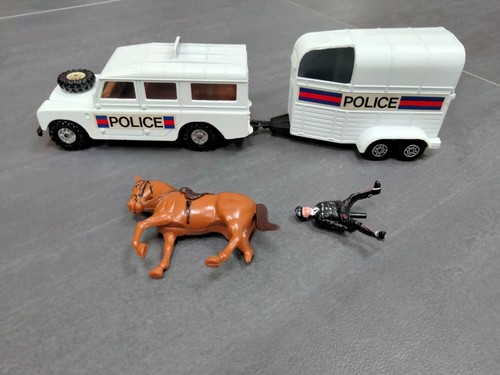 Corgi toys mounted - 44,