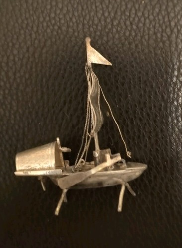 Vintage white metal - white,