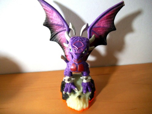 Cynder skylanders giants - cynder,