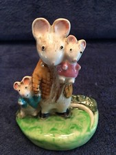 Vintage BESWICK England Kitty MacBride A FAMILY MOUSE 3 1/2" Figurine #2526