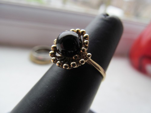 Vintage 9ct gold - onyx,