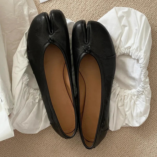 Split toe women ballet flats - toe,