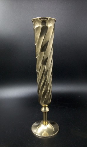 Brass vase with stunning twist - brass,
