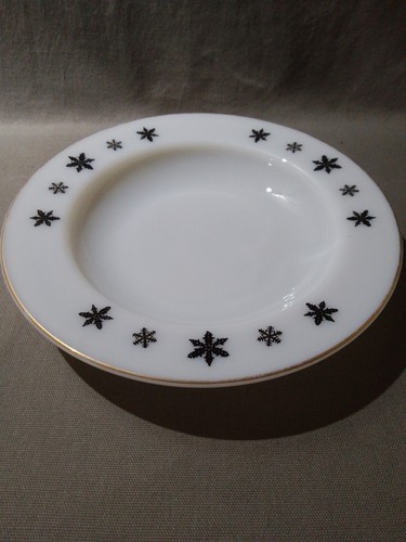 Pyrex gaiety snowflake bowl - gaiety,