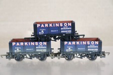 HORNBY RAKE of 3 WEATHERED