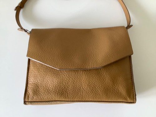 Clarks gold leather across - gold,
