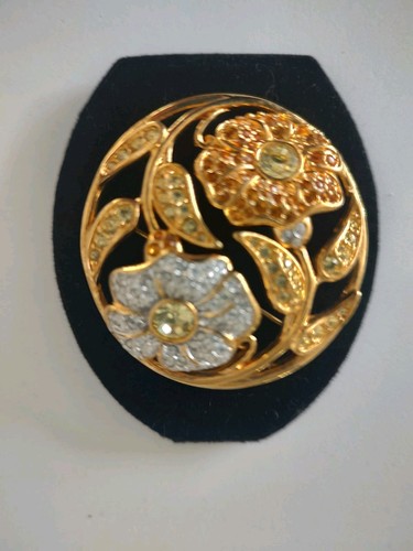 Signed swarovski harmony - signed,