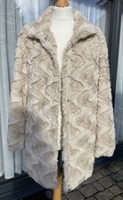 Vero Moda Size M Cream Fur Jacket Incredibly Soft Light Weight Very Flattering