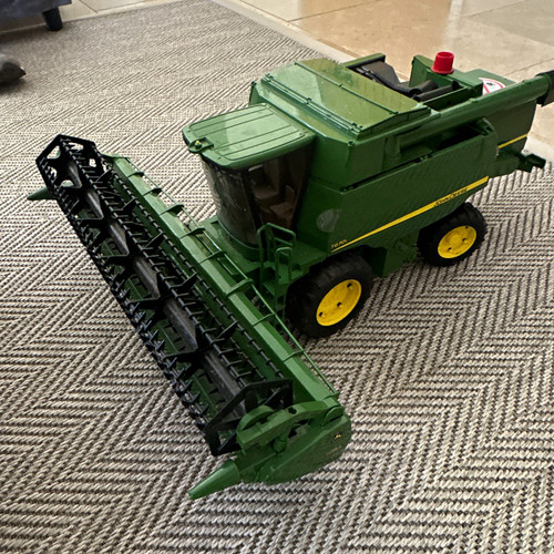 John deere t670 combine - deere,