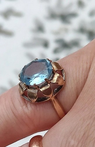 9ct gold ring set with - ring,