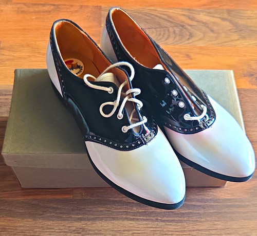 Buster brown white black - brown, white/black