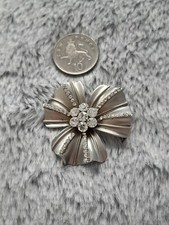 Vintage Retro Silver Tone Clear Rhinestone Flower lapel brooch pin