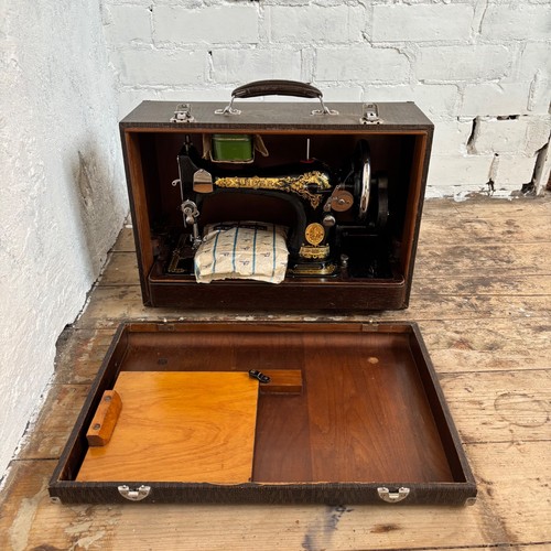 Vintage hand crank singer - hand, 28k