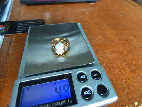 Vintage 9ct yellow gold - yellow, carved