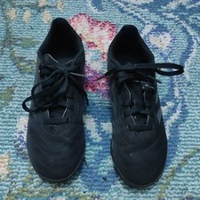 Boys  Adidas size 2 Kids Turf