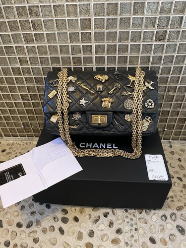Chanel black distressed - black,