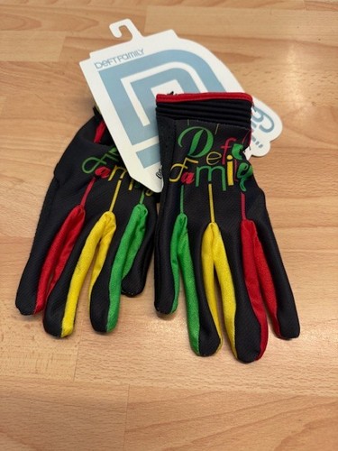Deft family cat2 - family, gloves