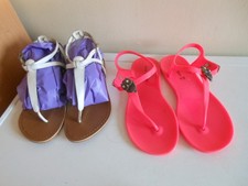 NEW LOOK & SHOE BOX-2 PAIRS TOE POST BEACH/POOLSIDE/HOLIDAY SANDALS SHOES SIZE 5