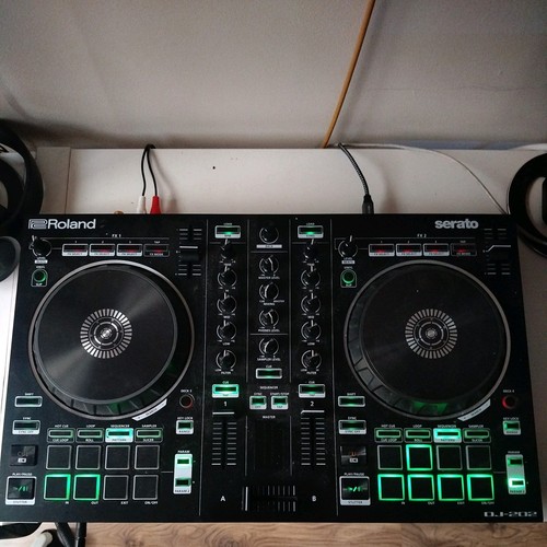Roland dj202 controller - roland,