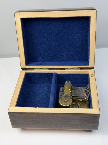 Reuge music box - reuge, playing