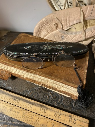 Victorian pince nez glasses - pince,
