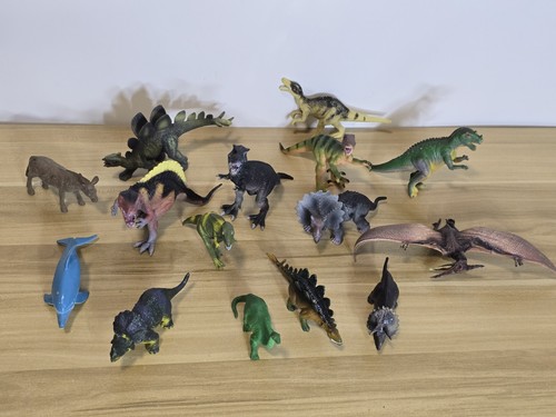 Bundle plastic dinosaur - of,