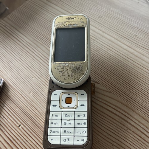 Nokia n7370 gold flip phone - nokia,